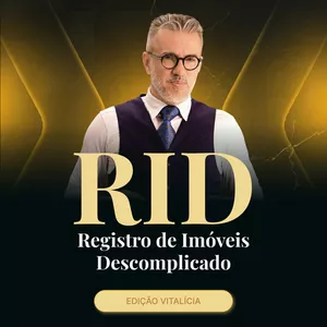 Professor Marcos Salomão apresentando o Curso Registro de Imóveis Descomplicado (RID) em um ambiente de cartório moderno.